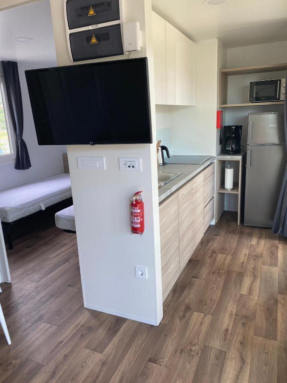 Kuchyň nebo kuchyňský kout v ubytování Victoria Mobilehome in Padova Premium Camping Resort
