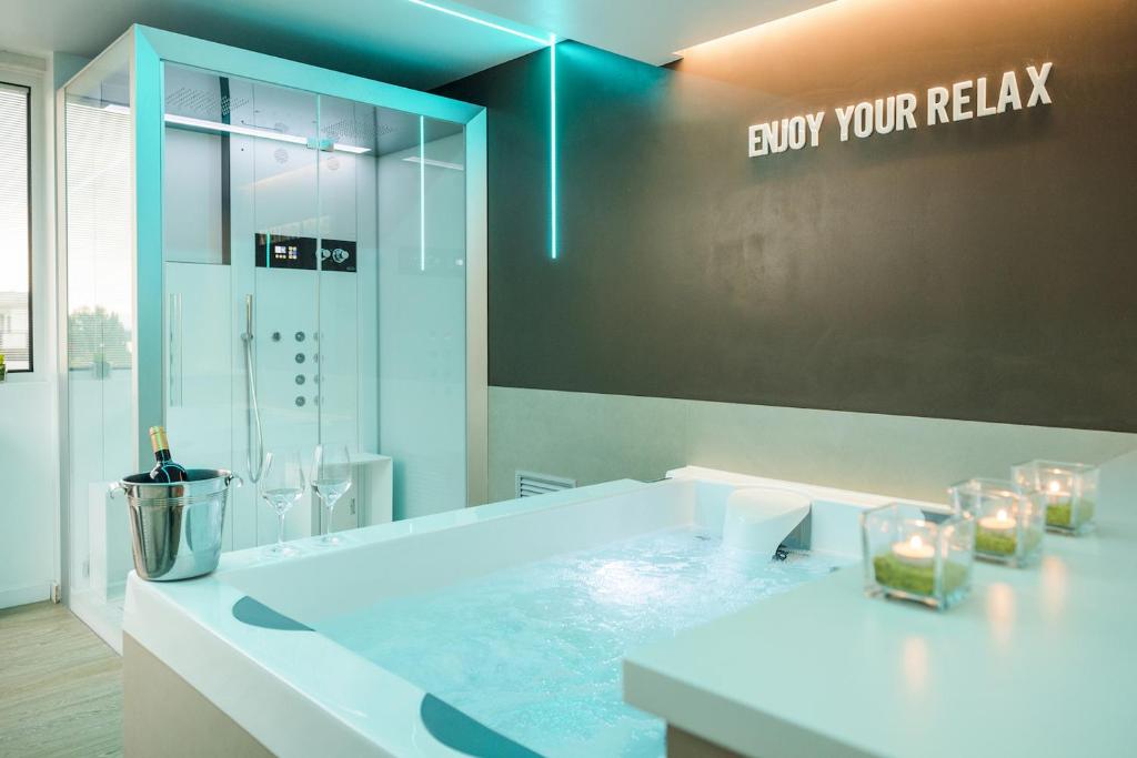 a bathroom with a bath tub with a sink at Enjoy Garda Hotel in Peschiera del Garda