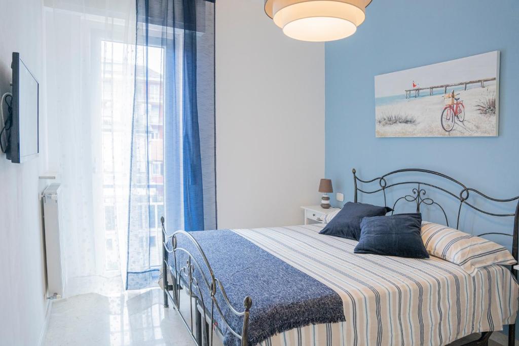 A bed or beds in a room at La casa nel borgo