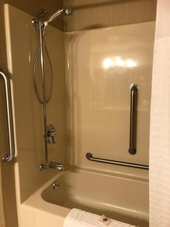 Comfort Inn West - King Room - Accessible / Non-fumeur