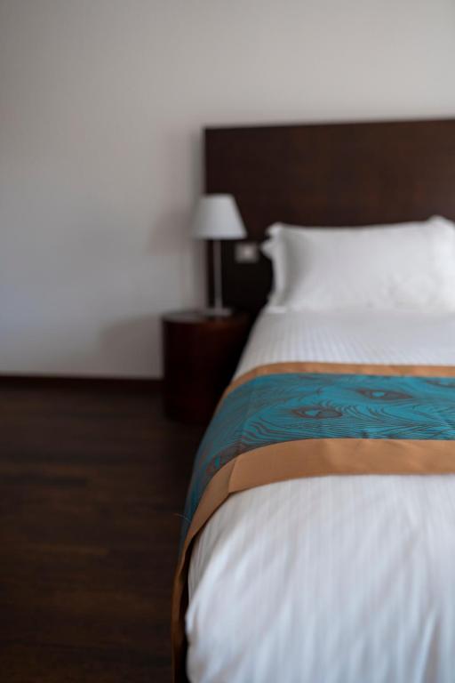 Postel nebo postele na pokoji v ubytování SWISS HOTEL LA COURONNE