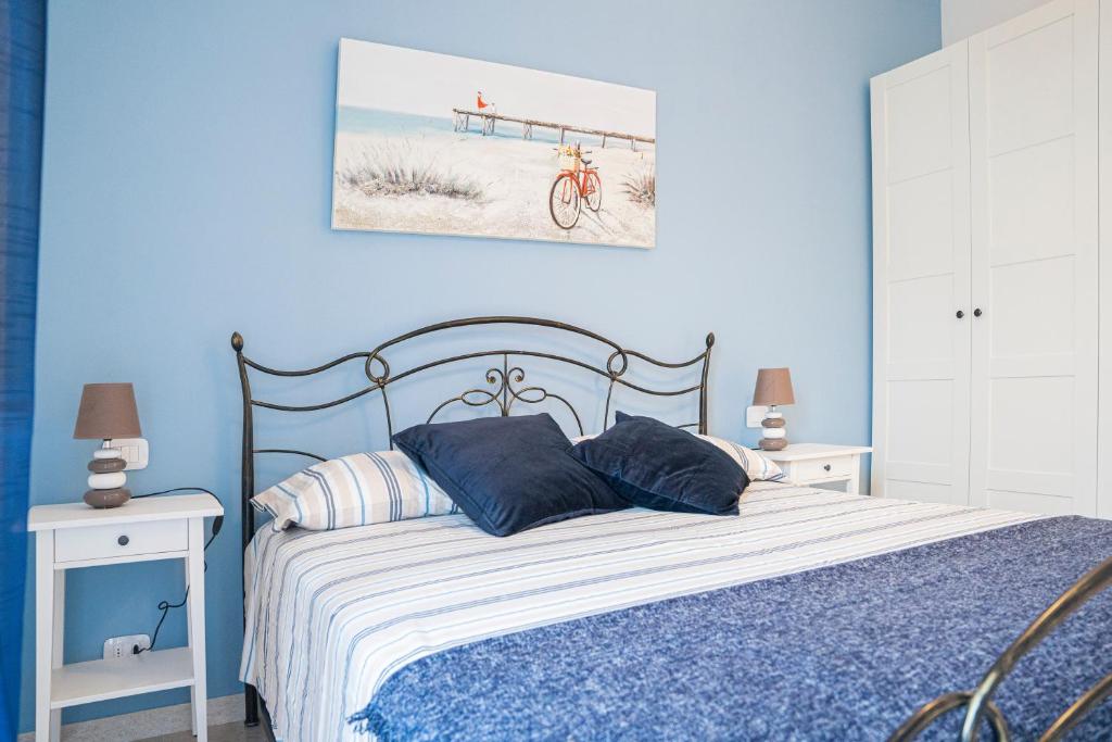 A bed or beds in a room at La casa nel borgo