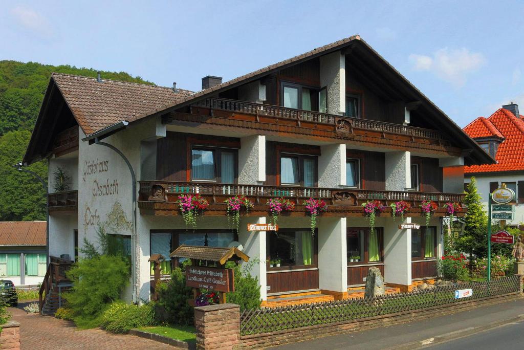 a large building with flowers in front of it at Gästehaus Elisabeth in Poppenhausen