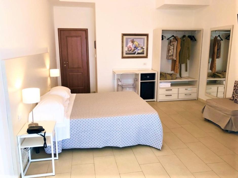 Postel nebo postele na pokoji v ubytování Hotel Villa Eleonora