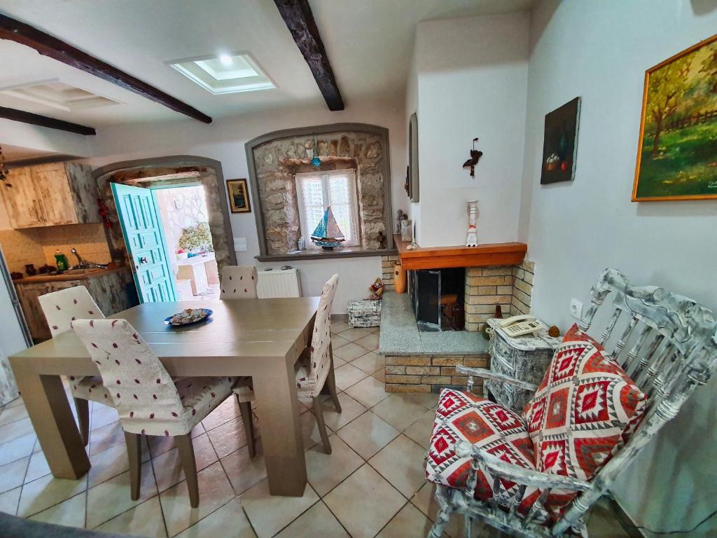Kuchyň nebo kuchyňský kout v ubytování Manolis House