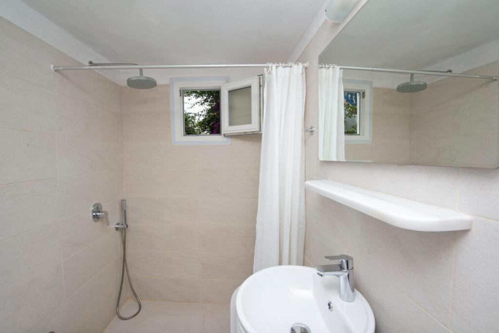 A bathroom at Sunday Summer House