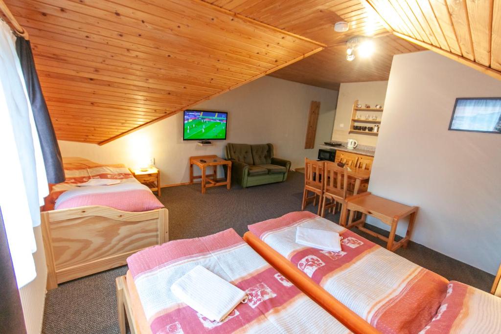 Postel nebo postele na pokoji v ubytování LEVIAL Rooms