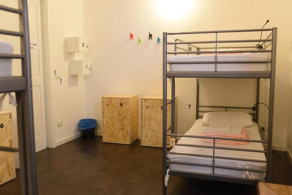 Postel nebo postele na pokoji v ubytování Urban Oasis Hostel