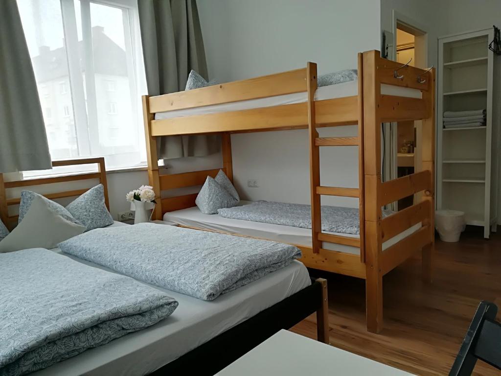 Postel nebo postele na pokoji v ubytování House LA Neuschwanstein Blick - Budget City Hotel