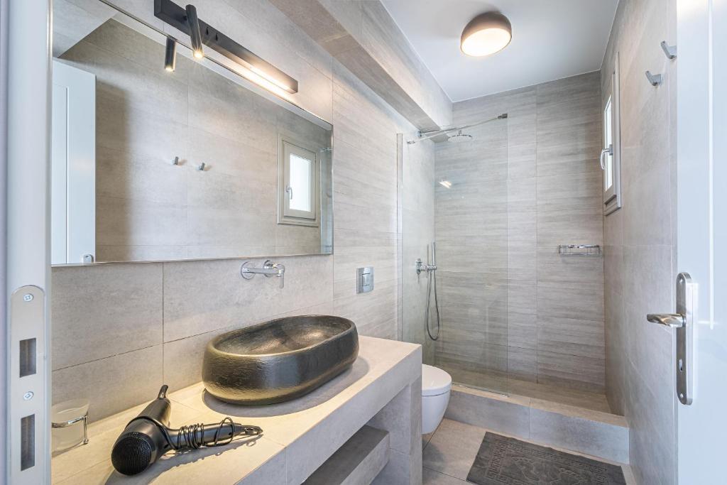 Koupelna v ubytování Caldera Stories private suites