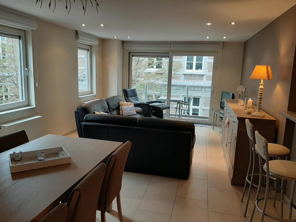 a living room with a couch and a table at Vakantieappartement Belle Epoque Blankenberge in Blankenberge