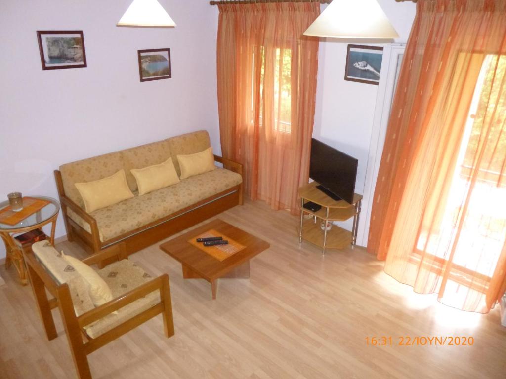 A seating area at Bungalows Niki
