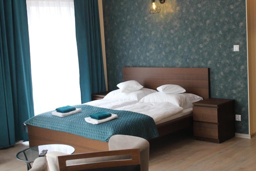 Posteľ alebo postele v izbe v ubytovaní Apartamenty Jagiellońska 23