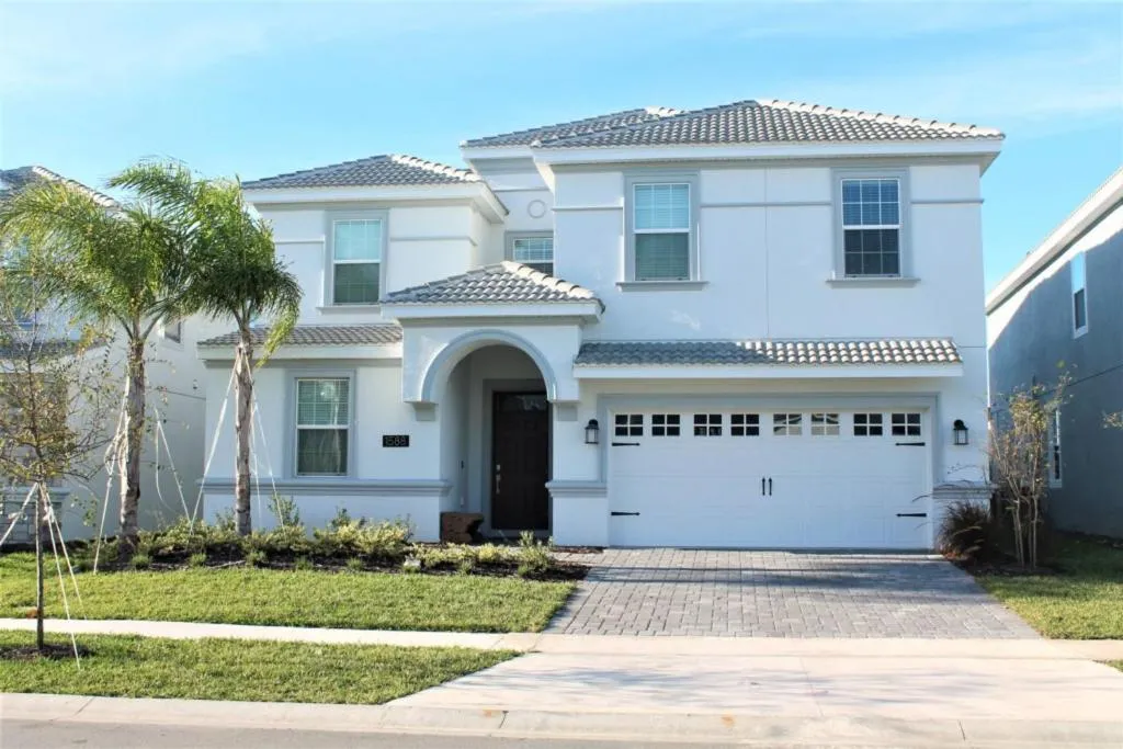 Family Resort - 8BR Mansion - Private Pool/BBQ/Theater!, Davenport, Statele Unite ale Americii