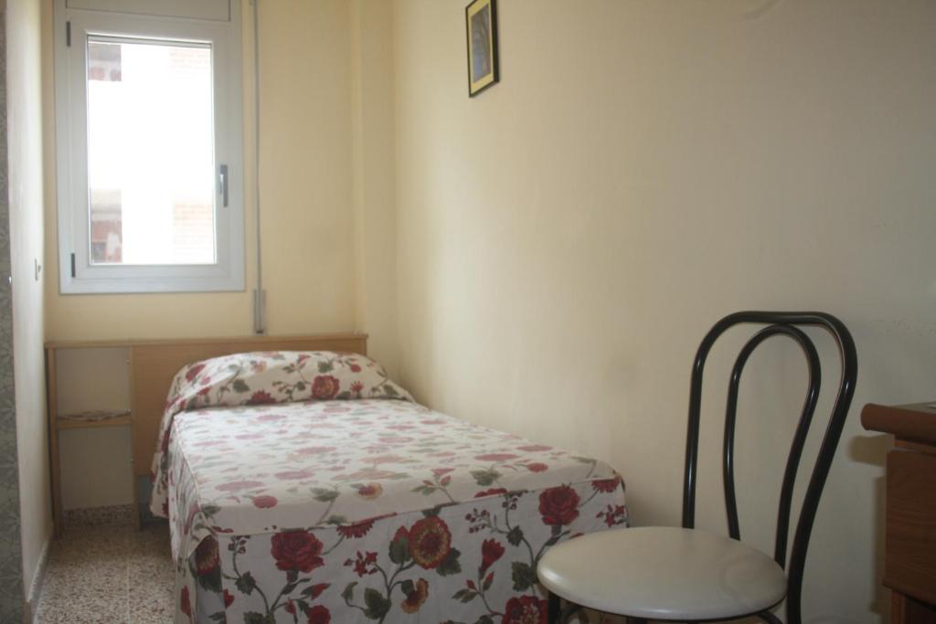 Posteľ alebo postele v izbe v ubytovaní Hostal Torre Mar