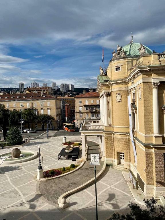 Plaza Teatro & Piazzale Teatro - 1