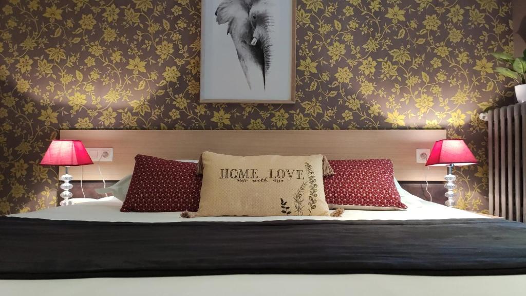 Postel nebo postele na pokoji v ubytování Celtic Hotel