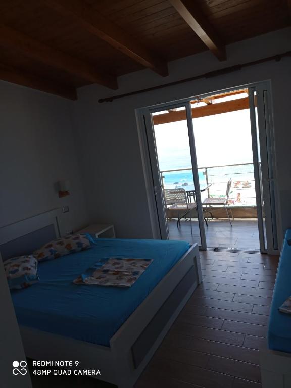 Wave n' Sea Apartments - Image 6