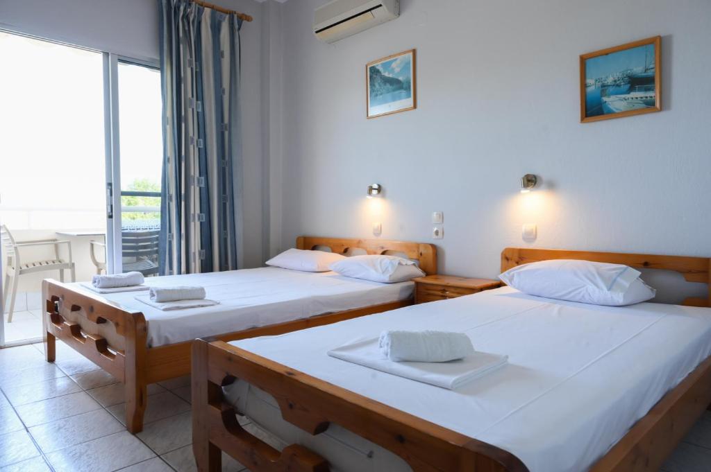 Postel nebo postele na pokoji v ubytování Giorgos Apartments Sea View