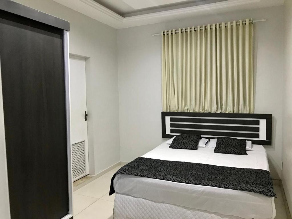 Ένα ή περισσότερα κρεβάτια σε δωμάτιο στο APARTAMENTO COPACABANA, 4 QUARTOS, 3 banheiros