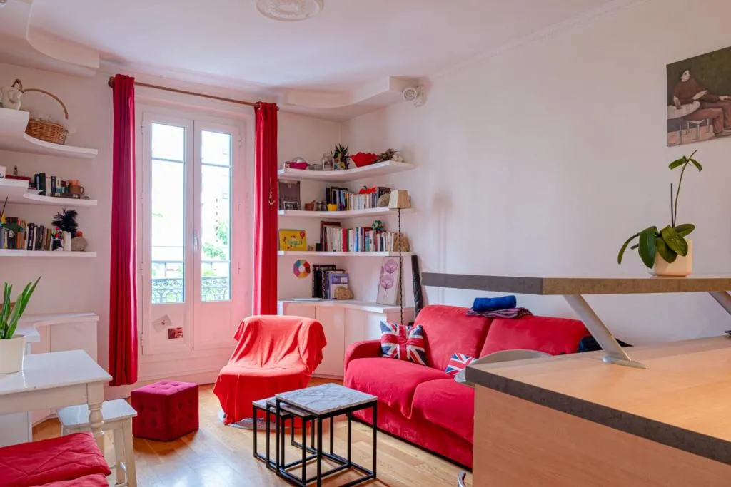Charming apartment near Les Buttes-Chaumont, Paris, Franţa