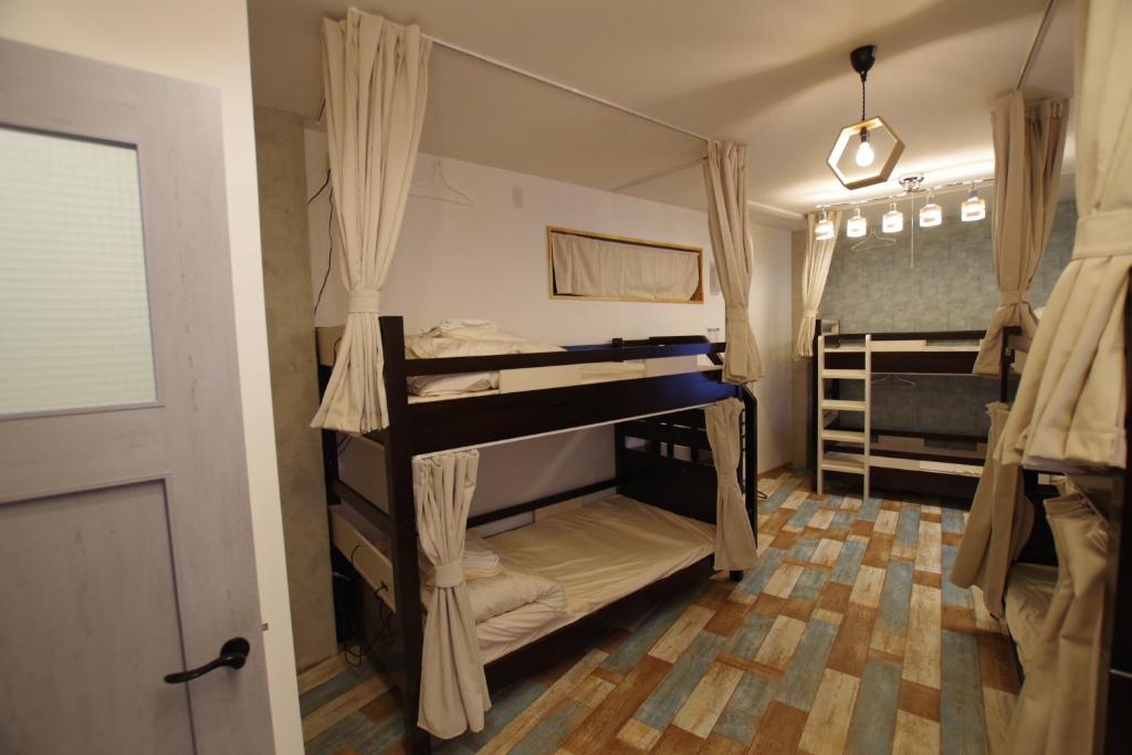 Postel nebo postele na pokoji v ubytování Cinnamon Guesthouse Dogo