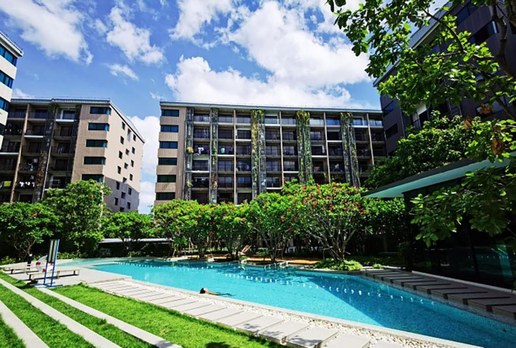 Bazén v ubytování Blossom Sathorn Hospitality （曼谷高端酒店公寓） nebo v jeho okolí