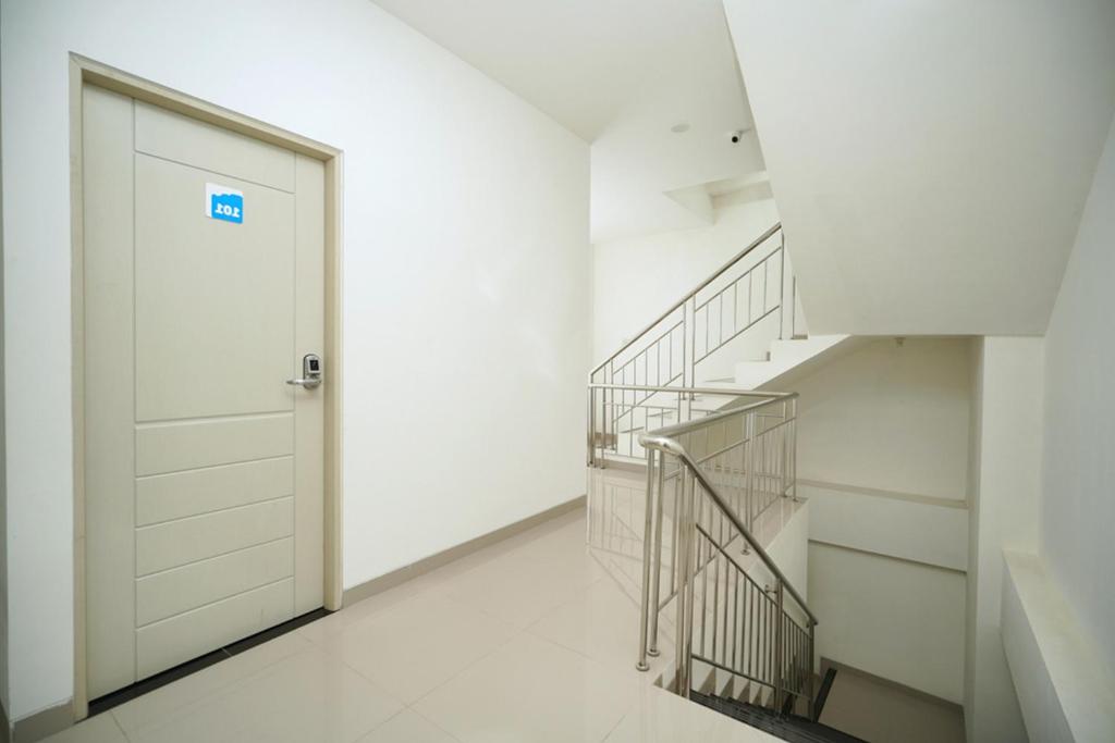 Fotografie z fotogalerie ubytování RedDoorz Plus @ Terban Residence v destinaci Yogyakarta