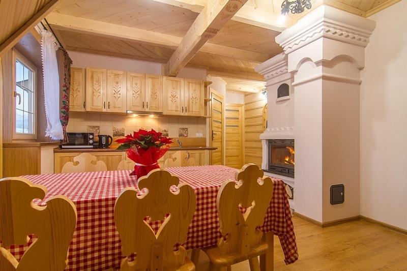 Kuchyňa alebo kuchynka v ubytovaní Folk Resort Domki i Apartamenty