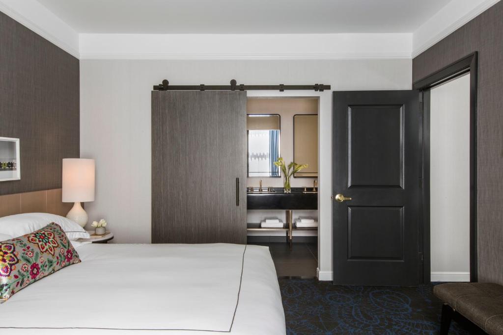 Kimpton Gray Hotel Chicago by IHG - Отель с одной спальней
