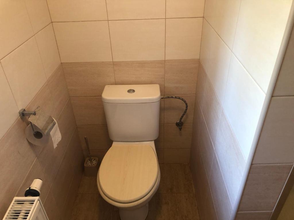 WC s umyvadlem