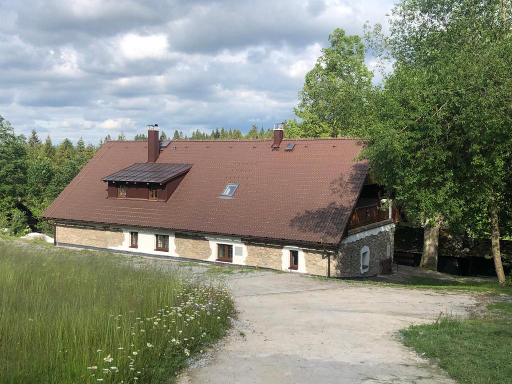 Zákoutí s kachlovou pecí