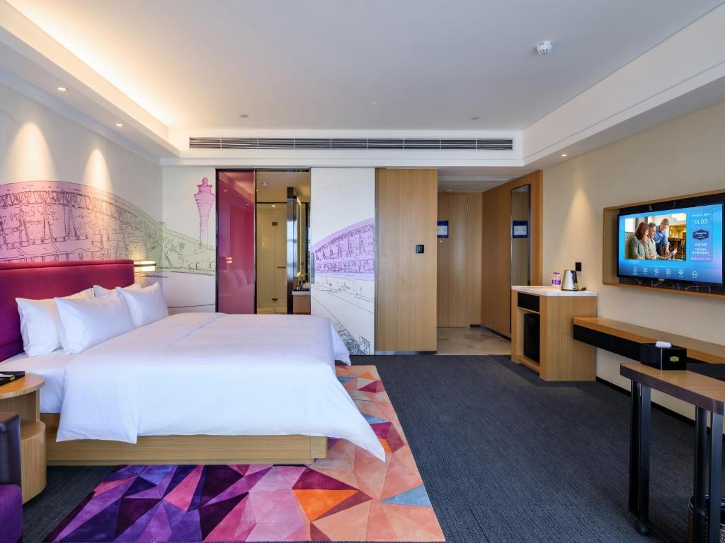 Postel nebo postele na pokoji v ubytování Hampton by Hilton Guangzhou Baiyun Airport North