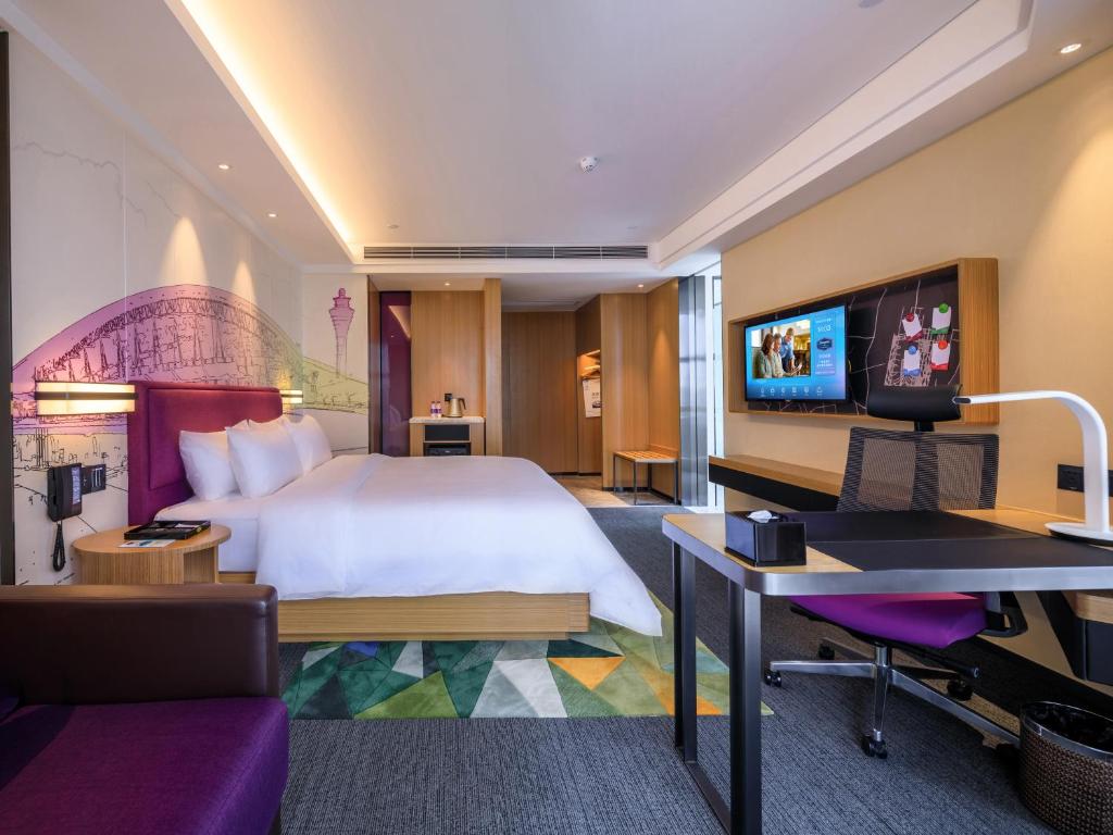 TV a/nebo společenská místnost v ubytování Hampton by Hilton Guangzhou Baiyun Airport North