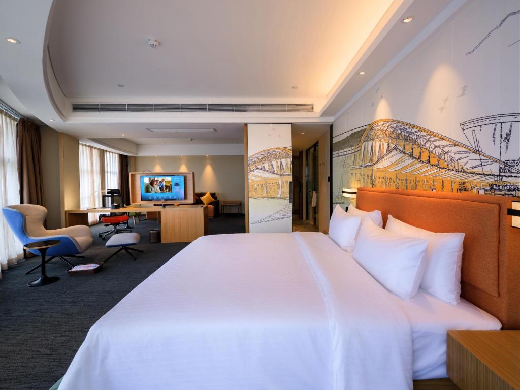 Postel nebo postele na pokoji v ubytování Hampton by Hilton Guangzhou Baiyun Airport North