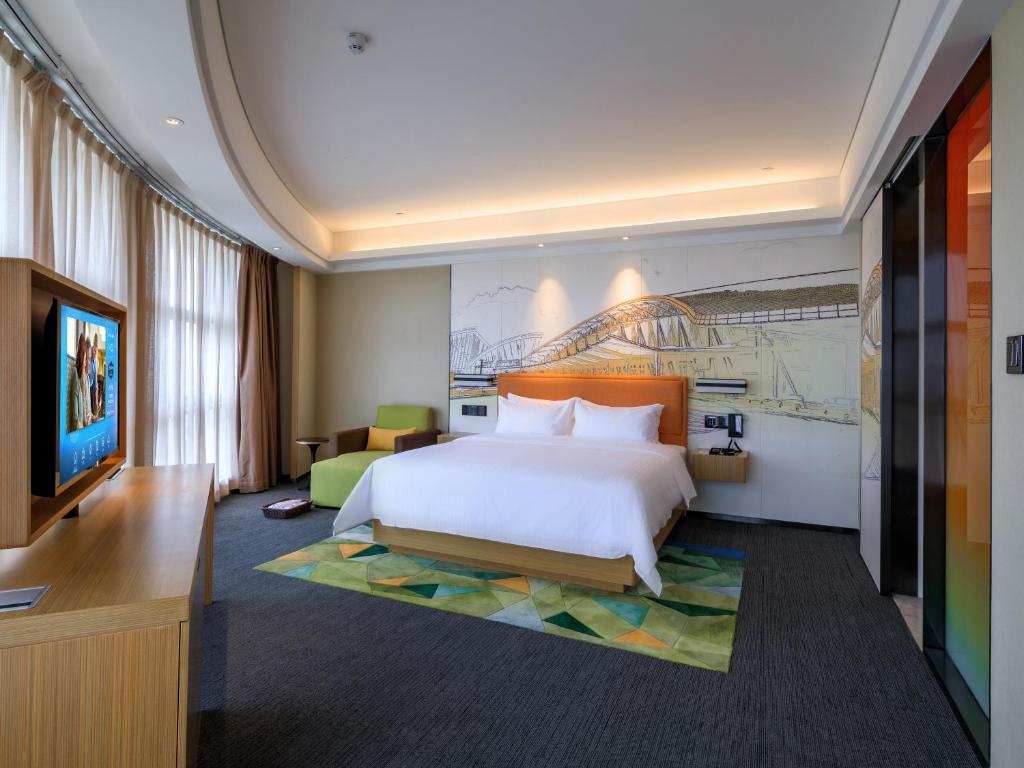Postel nebo postele na pokoji v ubytování Hampton by Hilton Guangzhou Baiyun Airport North