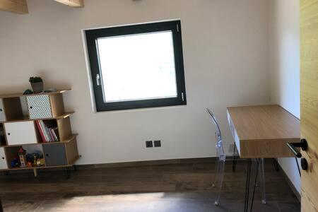 Grand appartement avec terrasse à Chez-Les-Reuses - Appartement