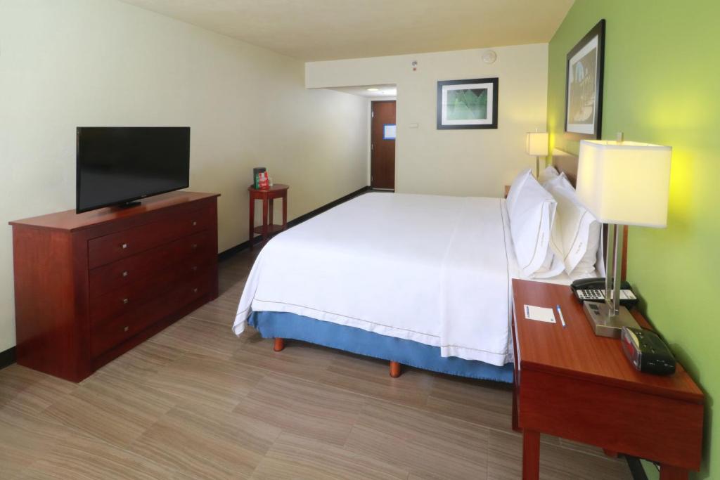 Holiday Inn Express Guadalajara Aeropuerto, an IHG Hotel - Camera Re