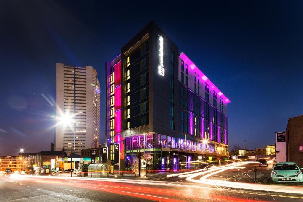 a city street at night with tall buildings at pentahotel Birmingham in Birmingham