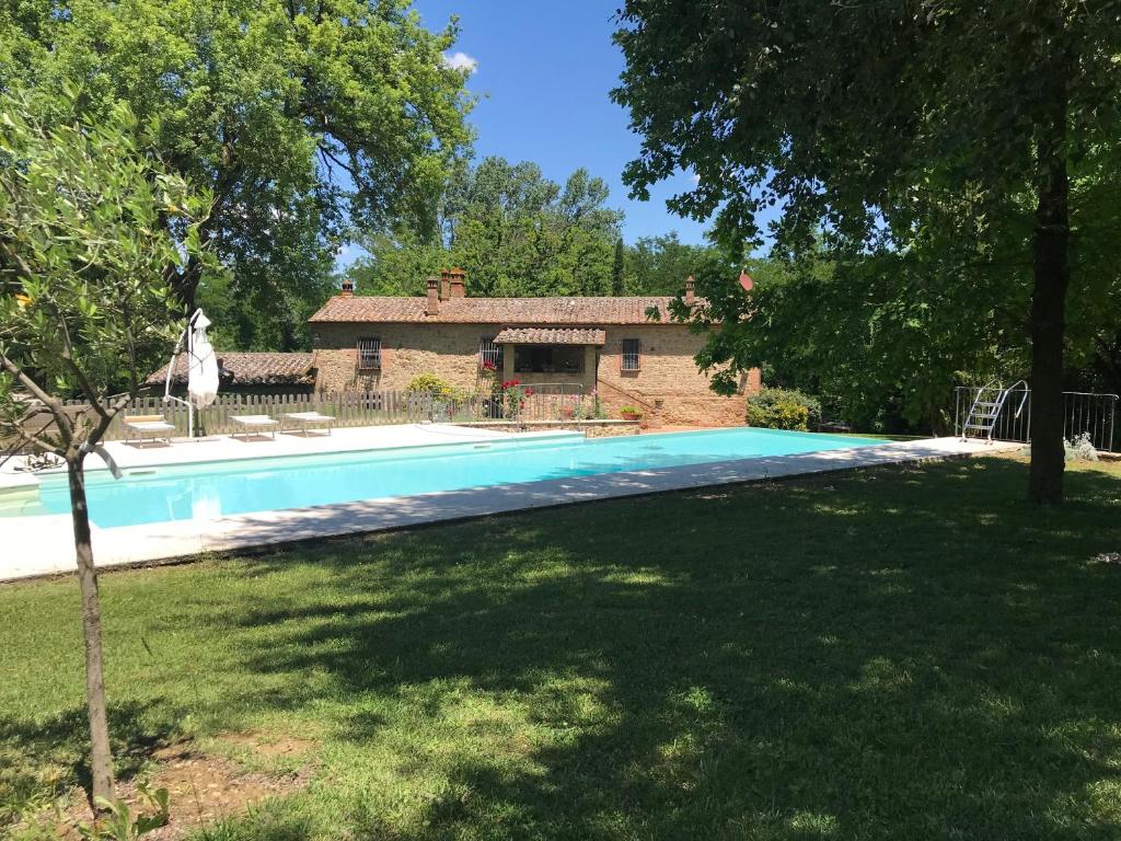 a swimming pool in front of a house at Il Molinaccio di Montepulciano in Montepulciano