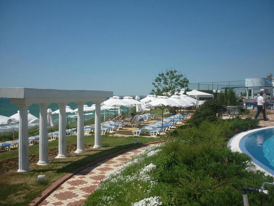 Bazén v ubytování Sineva Beach Hotel - All Inclusive nebo v jeho okolí