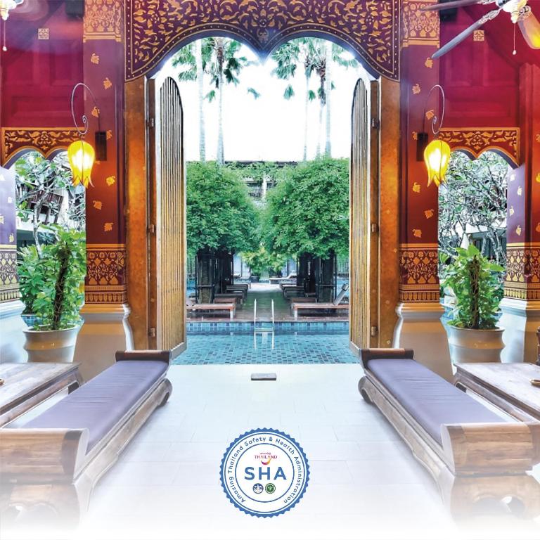 Bazén v ubytování Burasari Phuket Resort & Spa nebo v jeho okolí