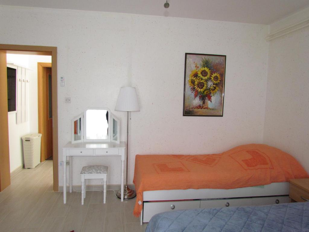 Postel nebo postele na pokoji v ubytování Apartments Bura & Jugo, Cres, without stress