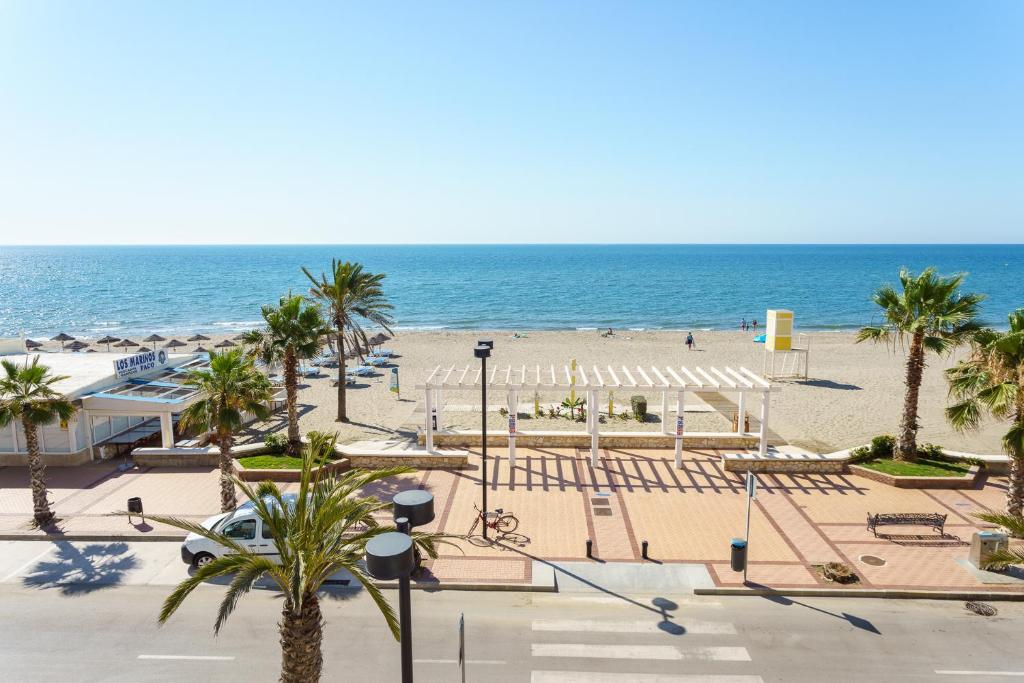 Apartment MalagaSuite Playa Fuengirola, Spain - Booking.com