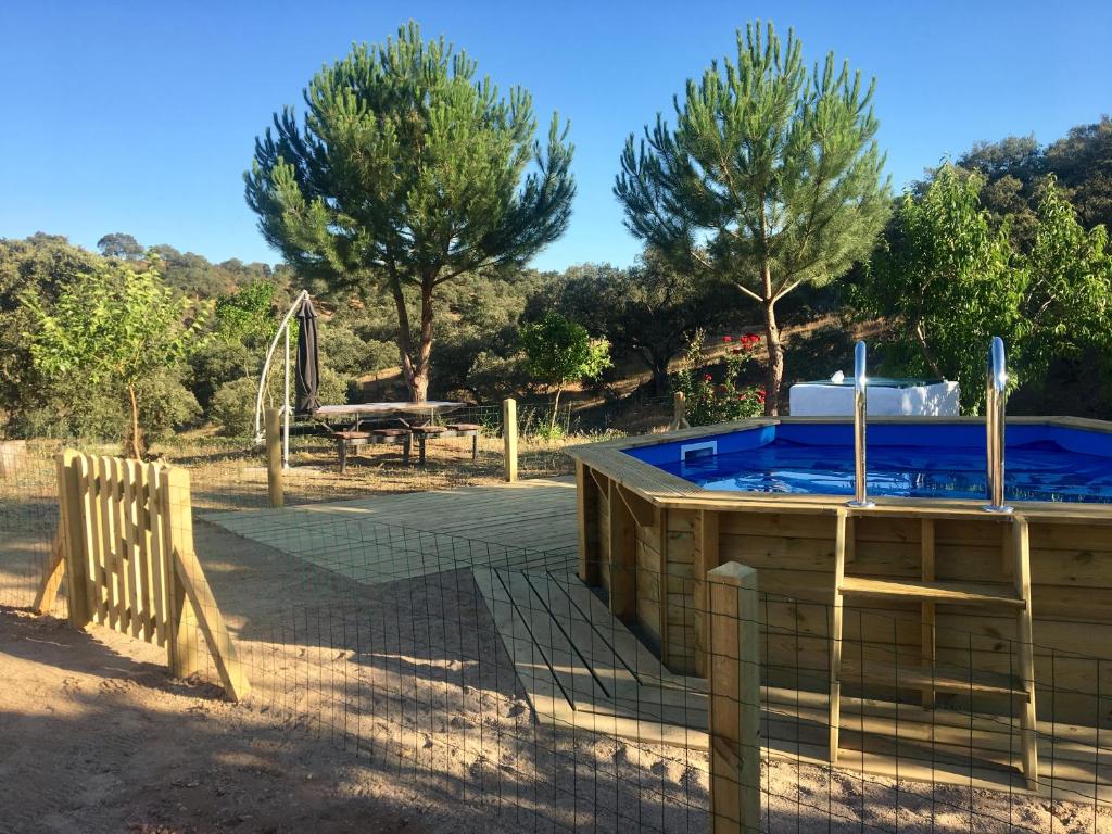 Bazén v ubytovaní Finca Valle Corchoso alebo v jeho blízkosti