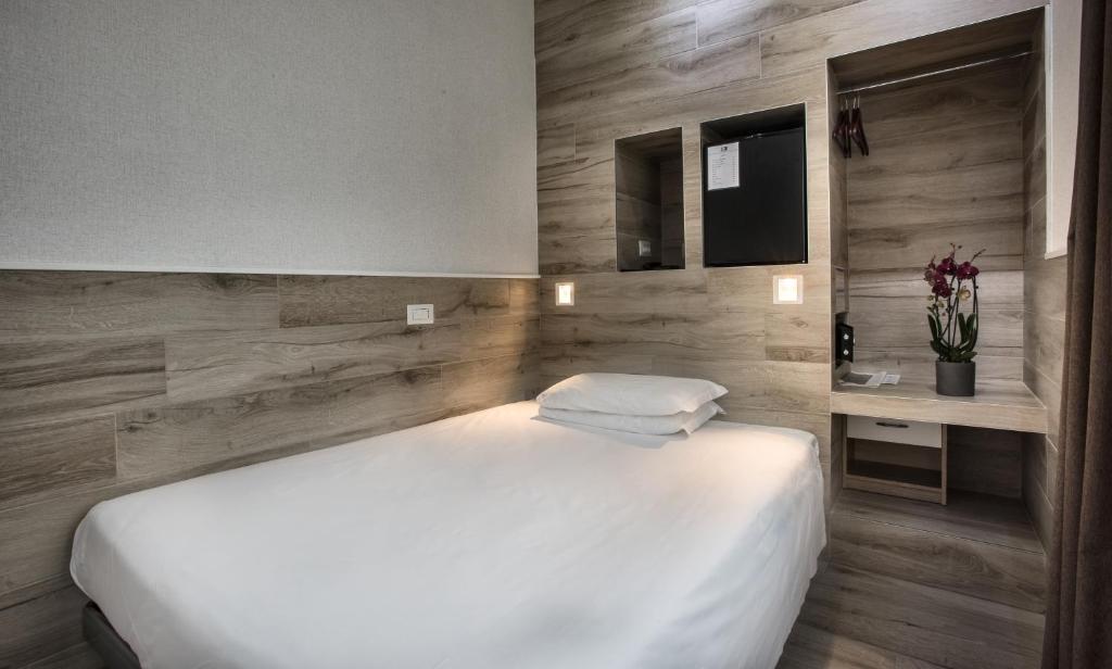 Łóżko lub łóżka w pokoju w obiekcie Eurohotel