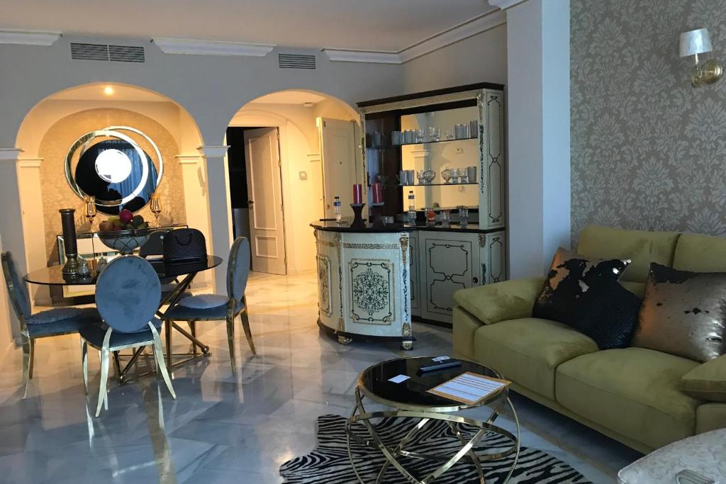 Fotografie z fotogalerie ubytování Magna Marbella - Luxurious flat close to Puerto Banús by easyBNB v destinaci Marbella