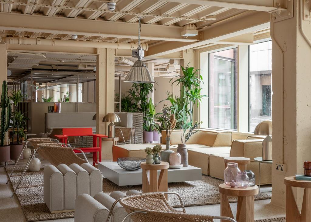 Locke at Broken Wharf - Resim 14