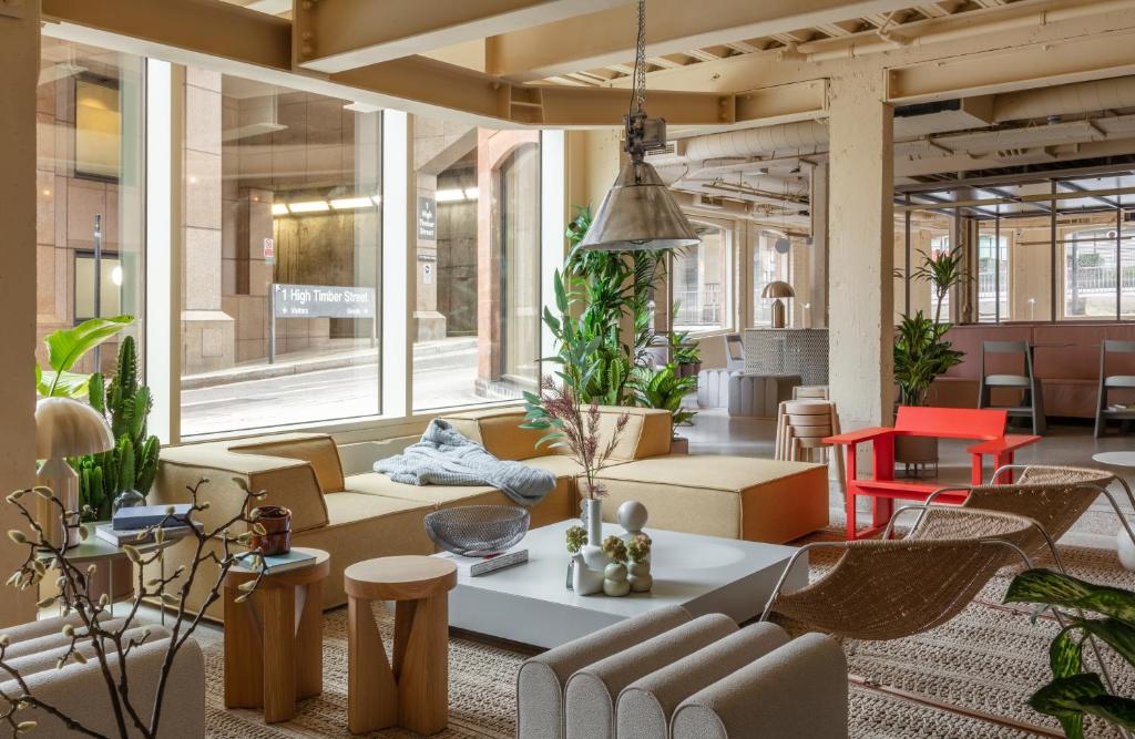 Locke at Broken Wharf - Resim 11