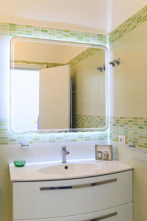 a bathroom with a sink and a mirror at Parco Augusto in Capri